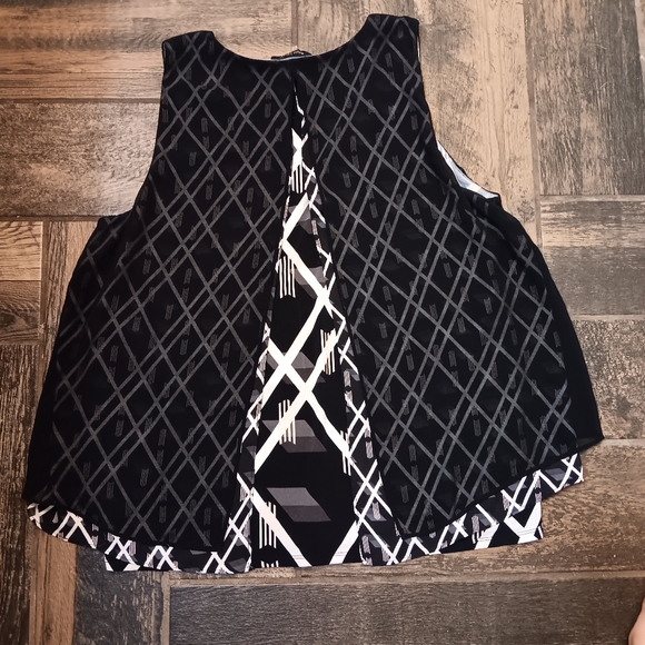 White House Black Market Sleeveless Swing Top XL - Picture 3 of 4